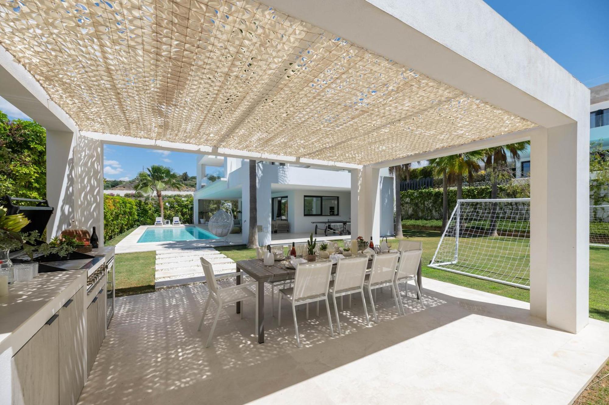 Villa Vacation I Jomo, New Built Villa, Rooftop Jacuzzi, Heated Pool *