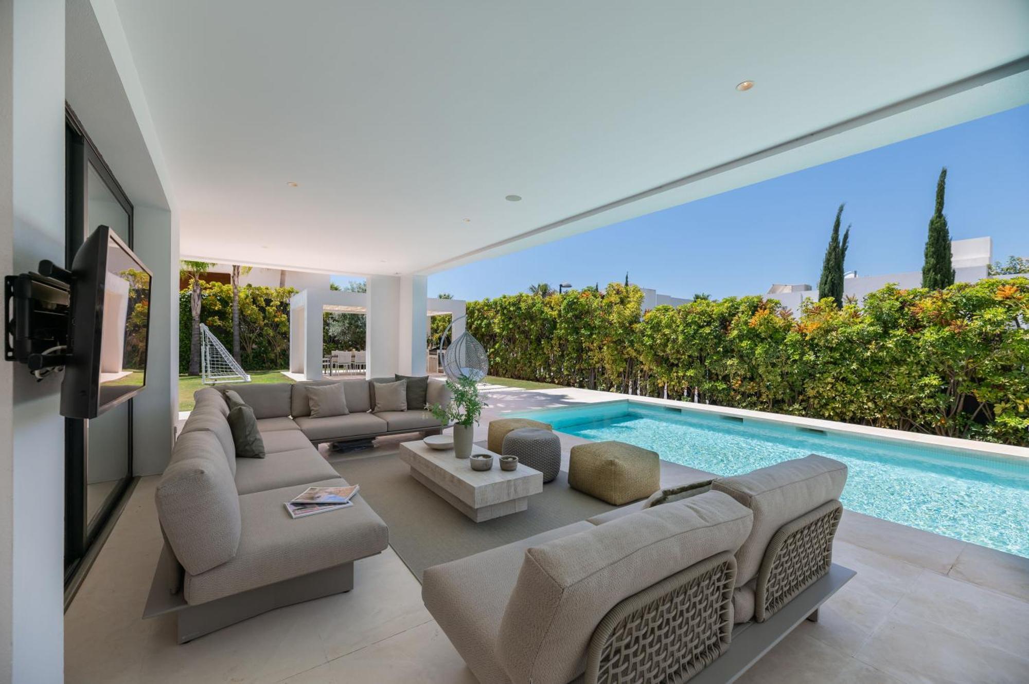 Villa Vacation I Jomo, New Built Villa, Rooftop Jacuzzi, Heated Pool *