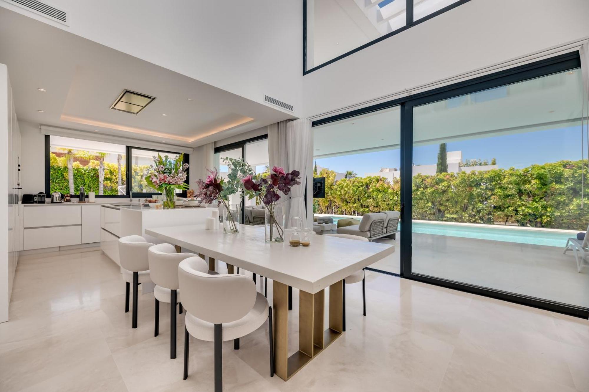 Villa Vacation I Jomo, New Built Villa, Rooftop Jacuzzi, Heated Pool *