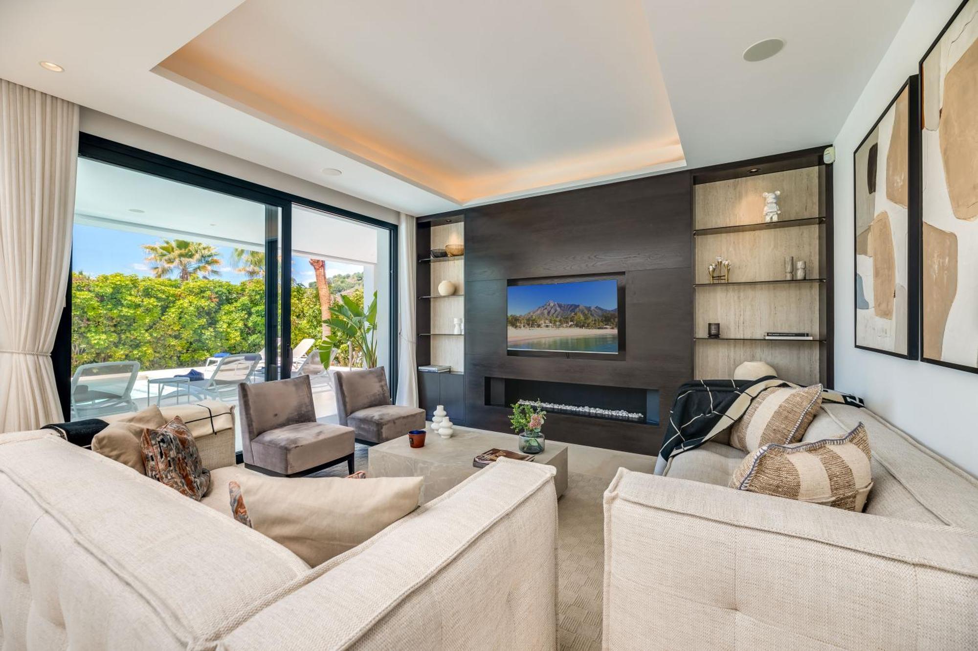 Vacation I Jomo, New Built Villa, Rooftop Jacuzzi, Heated Pool * Marbella