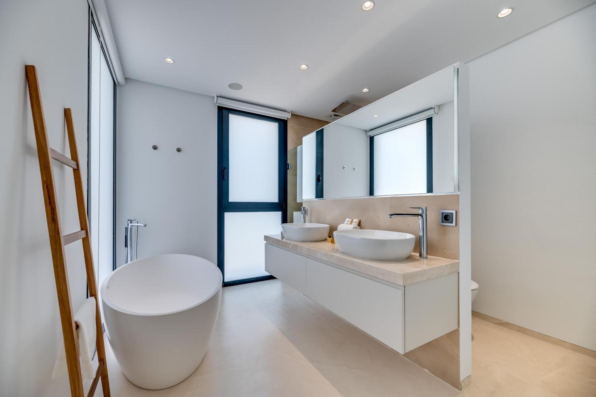 Villa Vacation I Jomo, New Built Villa, Rooftop Jacuzzi, Heated Pool