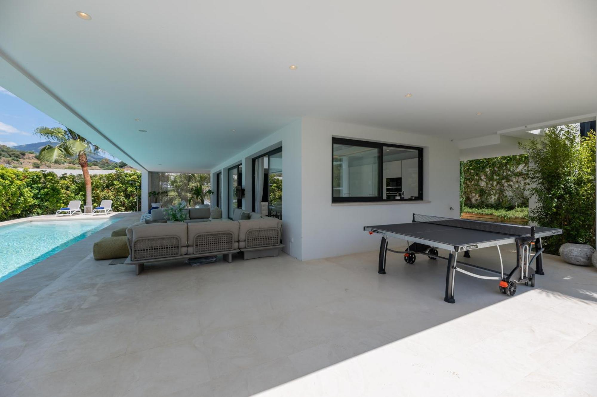 Vacation I Jomo, New Built Villa, Rooftop Jacuzzi, Heated Pool *