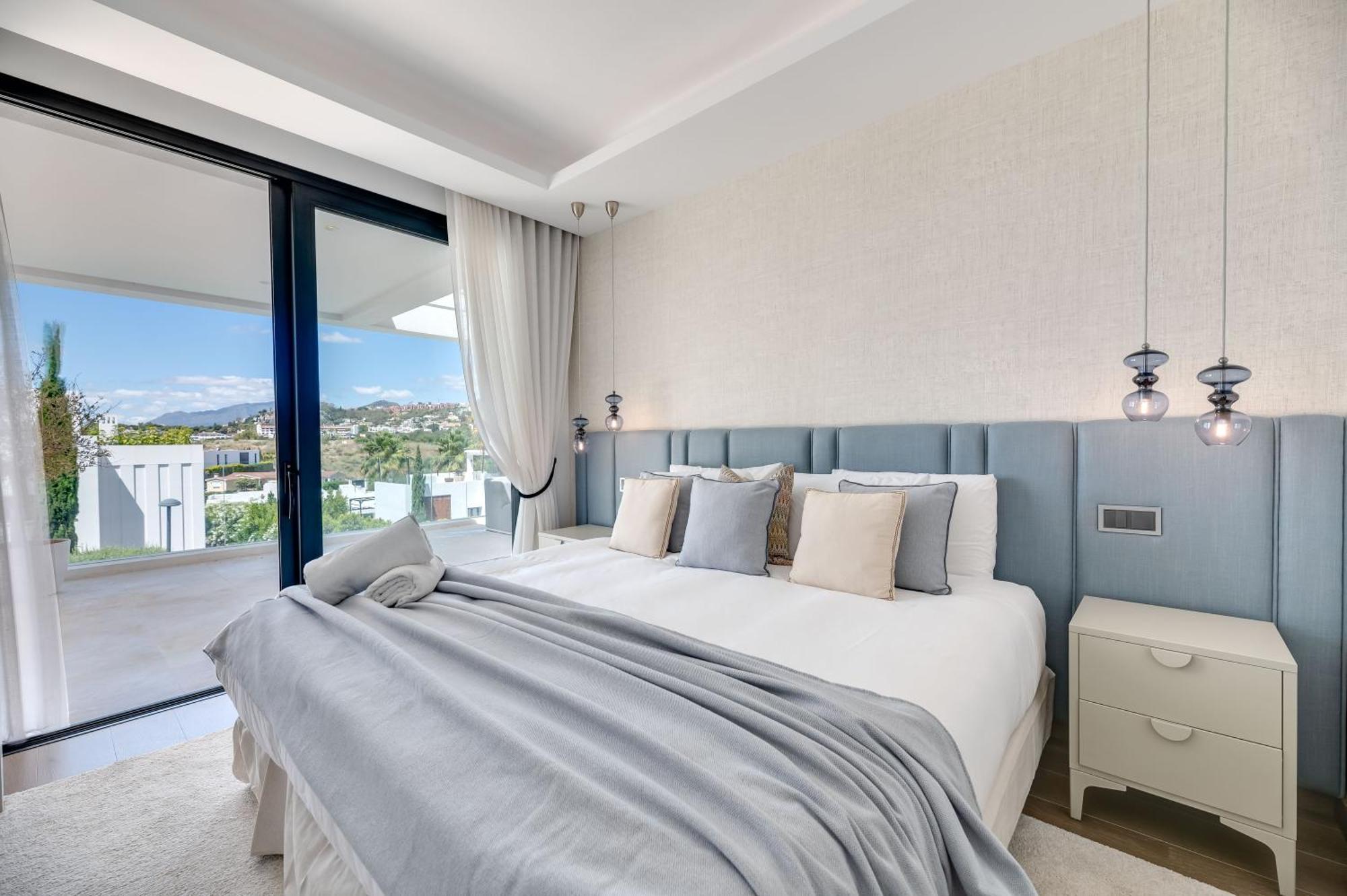 Vacation I Jomo, New Built Villa, Rooftop Jacuzzi, Heated Pool Marbella