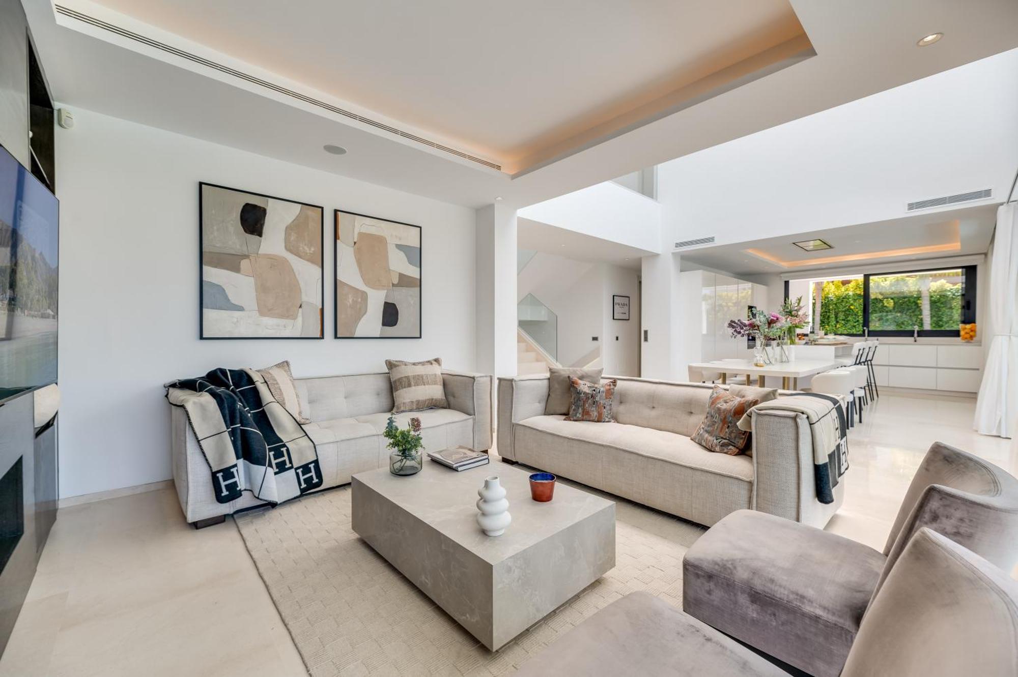 Vacation I Jomo, New Built Villa, Rooftop Jacuzzi, Heated Pool Marbella