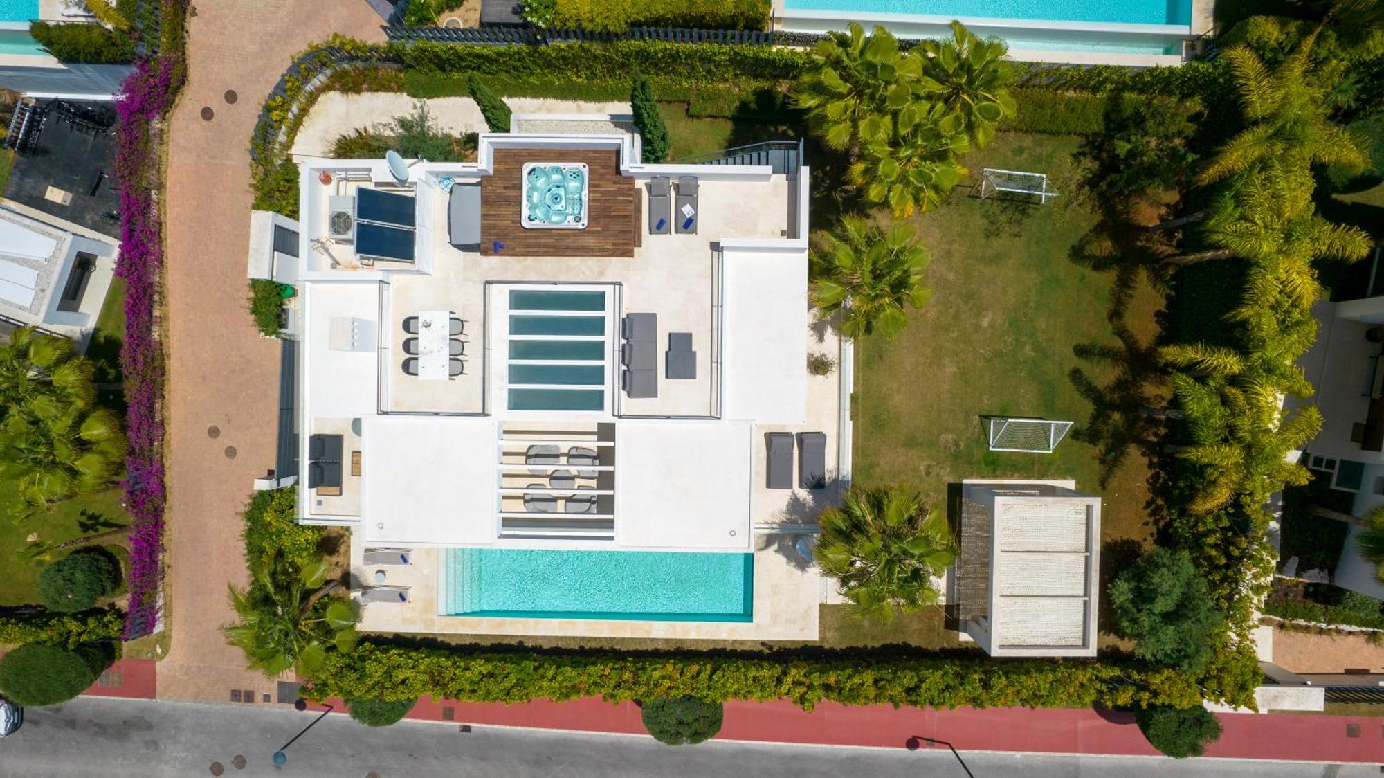 Vacation I Jomo, New Built Villa, Rooftop Jacuzzi, Heated Pool Villa