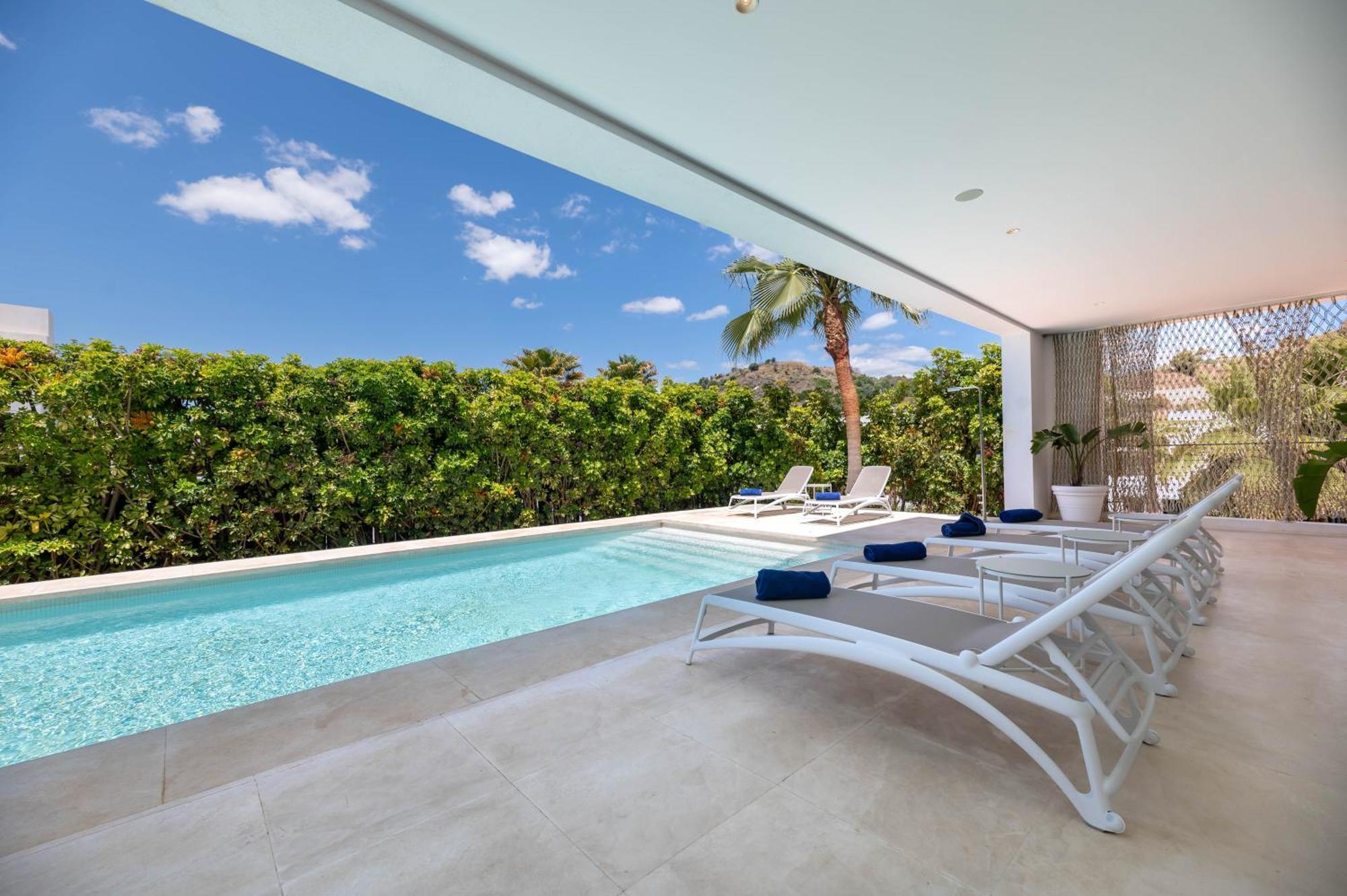 Vacation I Jomo, New Built Villa, Rooftop Jacuzzi, Heated Pool * Marbella